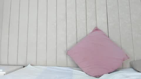 Snapshot of littleoliviia_ chatting on 02-05-25, 01:00 im olivia IG littleolivia01 online show from 02-05-25, 01:00