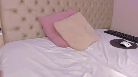 Snapshot of littleoliviia_ chatting on 02-08-25, 07:59 im olivia IG littleolivia01 online show from 02-08-25, 07:59