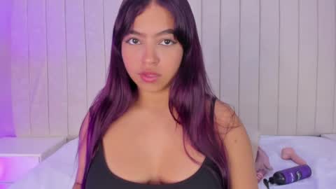 Snapshot of littleoliviia_ chatting on 02-11-25, 07:05 im olivia IG littleolivia01 online show from 02-11-25, 07:05