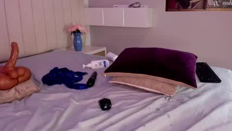 Snapshot of littleoliviia_ chatting on 04-30-26, 08:57 im olivia IG littleolivia01 online show from 04-30-26, 08:57