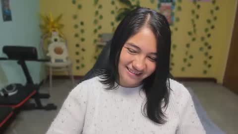 Snapshot of littleprety6969 chatting on 01-12-26, 12:38 Mia Wednesday to Sunday 730 am to 1030 am Colombian Hour D online show from 01-12-26, 12:38