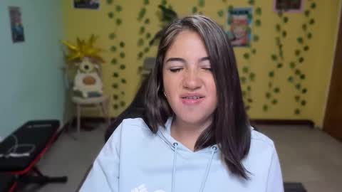 Snapshot of littleprety6969 chatting on 02-20-26, 04:09 Mia Wednesday to Sunday 730 am to 1030 am Colombian Hour D online show from 02-20-26, 04:09