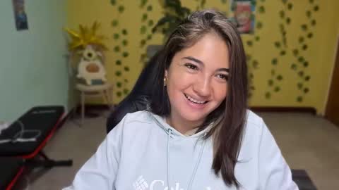 Snapshot of littleprety6969 chatting on 02-20-26, 06:26 Mia Wednesday to Sunday 730 am to 1030 am Colombian Hour D online show from 02-20-26, 06:26