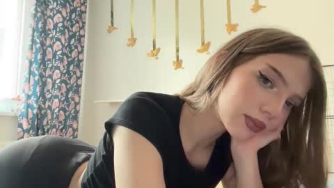 littleprincess3000 online show from 04-24-26, 09:23