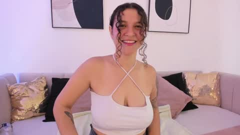 Snapshot of littlesoffi_gh chatting on 03-01-25, 12:01 online show from 03-01-25, 12:01