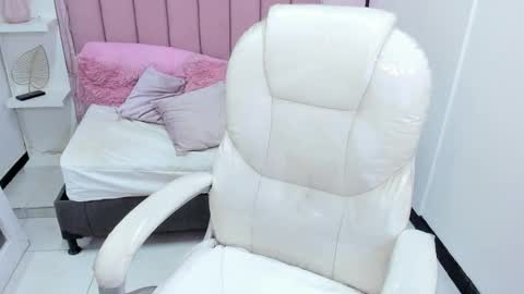 Snapshot of littlesofii chatting on 09-25-25, 10:35 sofii online show from 09-25-25, 10:35