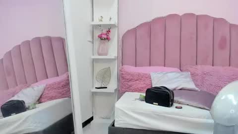 Snapshot of littlesofii chatting on 10-20-25, 10:21 sofii online show from 10-20-25, 10:21