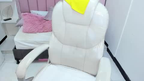  sofii  online show from 11-18-25, 09:41