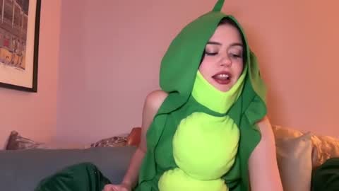 Little Sugar Pea  online show from 01-05-25, 12:09