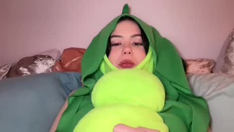 Little Sugar Pea  online show from 01-05-25, 03:11