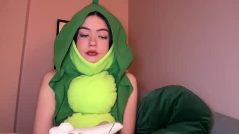 Little Sugar Pea  online show from 01-08-25, 11:41