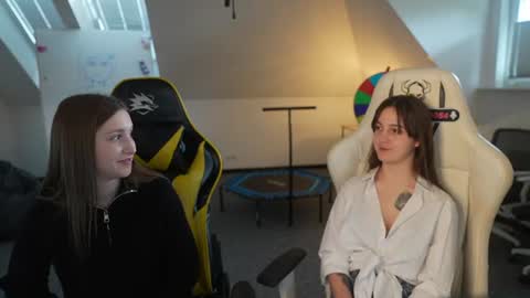 Snapshot of livehub054 chatting on 06-10-26, 10:14 Sheryl online show from 06-10-26, 10:14