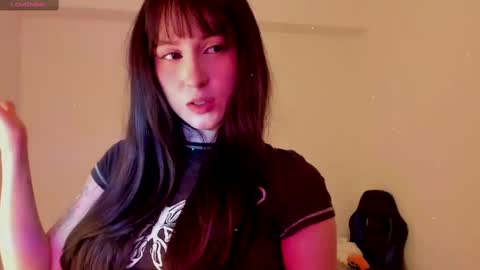 Snapshot of livemakio chatting on 02-05-25, 07:18 Liz online show from 02-05-25, 07:18