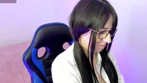 Snapshot of livemakio chatting on 10-20-25, 03:51 Liz online show from 10-20-25, 03:51