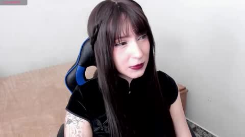 Snapshot of livemakio chatting on 10-21-25, 03:40 Liz online show from 10-21-25, 03:40