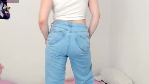 Snapshot of livemakio chatting on 11-06-25, 04:57 Liz online show from 11-06-25, 04:57