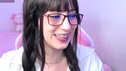 Snapshot of livemakio chatting on 12-23-25, 06:00 Liz online show from 12-23-25, 06:00