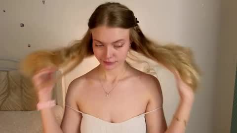 livia_hot online show from 04-25-26, 12:30