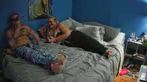 Snapshot of livingpuddle chatting on 10-10-25, 02:43 livingpuddle online show from 10-10-25, 02:43