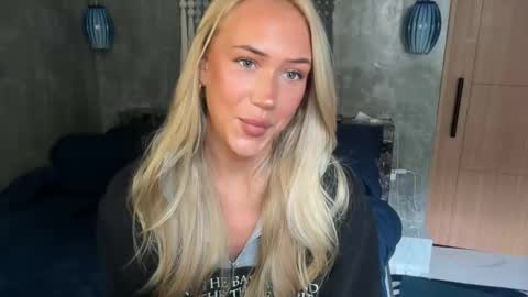 olivia online show from 02-22-26, 03:07