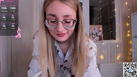 Snapshot of livyybosom chatting on 01-15-25, 07:34 My name is Livy Nice to meet you Thumbs up please its important online show from 01-15-25, 07:34