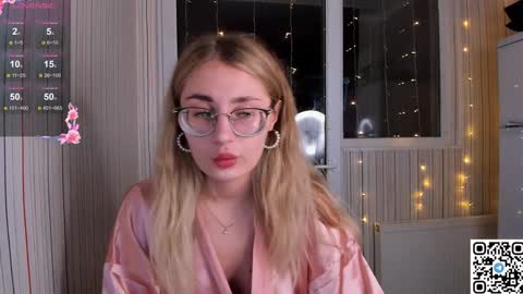 Snapshot of livyybosom chatting on 01-18-25, 06:32 My name is Livy Nice to meet you Thumbs up please its important online show from 01-18-25, 06:32