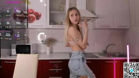 My name is Livy Nice to meet you  Thumbs up please its important online show from 05-04-26, 05:53