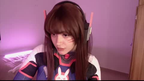 Elizabeth online show from 04-25-26, 01:08