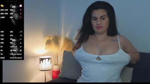 Snapshot of liz_devine chatting on 12-10-24, 05:33 liz online show from 12-10-24, 05:33