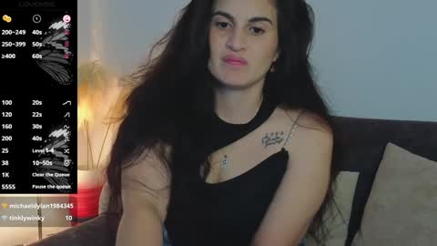 Snapshot of liz_devine chatting on 12-27-24, 07:35 liz online show from 12-27-24, 07:35