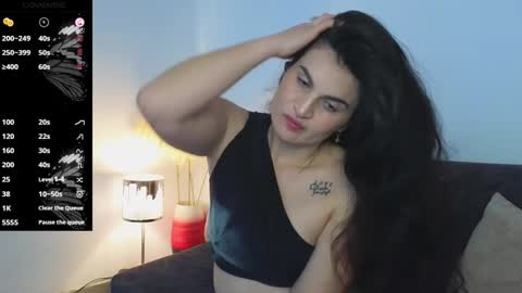 Snapshot of liz_devine chatting on 12-28-24, 06:18 liz online show from 12-28-24, 06:18