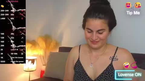 Snapshot of liz_devine chatting on 03-03-25, 06:33 liz online show from 03-03-25, 06:33