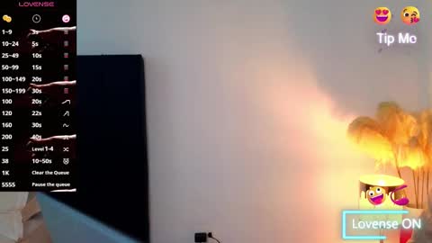 Snapshot of liz_devine chatting on 03-06-25, 06:16 liz online show from 03-06-25, 06:16