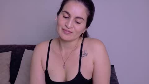 Snapshot of liz_devine chatting on 09-26-25, 04:00 liz online show from 09-26-25, 04:00