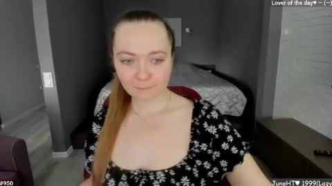 Snapshot of lizaghost chatting on 06-10-26, 10:14 Girl next door online show from 06-10-26, 10:14