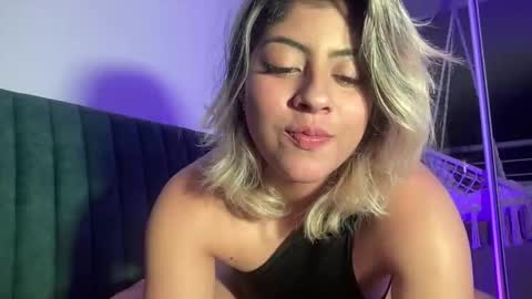 Lizeth online show from 10-28-25, 04:27