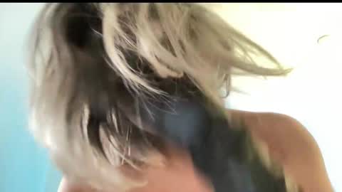 Lizeth online show from 11-18-25, 03:01