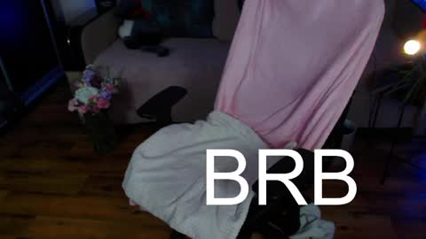 Snapshot of lizaswan chatting on 02-19-25, 07:06 LIzaSwan online show from 02-19-25, 07:06