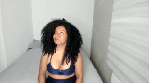 Snapshot of lizasweet_ chatting on 10-12-25, 02:43 MELB online show from 10-12-25, 02:43