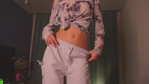 Snapshot of lizbethcoll chatting on 12-13-24, 04:49 Sunnheart online show from 12-13-24, 04:49