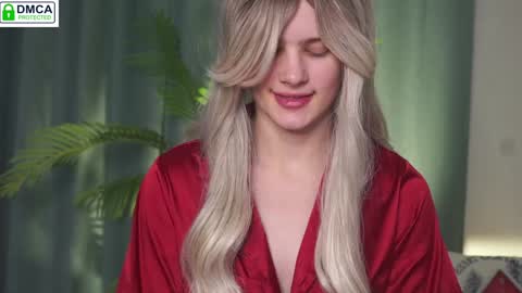 Snapshot of lizbethcoll chatting on 01-11-25, 07:49 Sunnheart online show from 01-11-25, 07:49