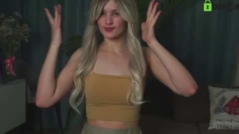 Snapshot of lizbethcoll chatting on 01-18-25, 10:28 Sunnheart online show from 01-18-25, 10:28