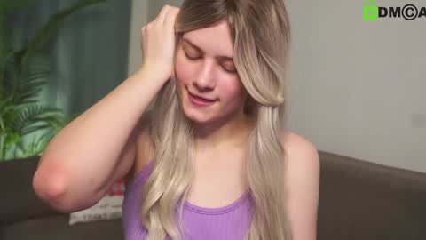 Snapshot of lizbethcoll chatting on 01-20-25, 10:48 Sunnheart online show from 01-20-25, 10:48