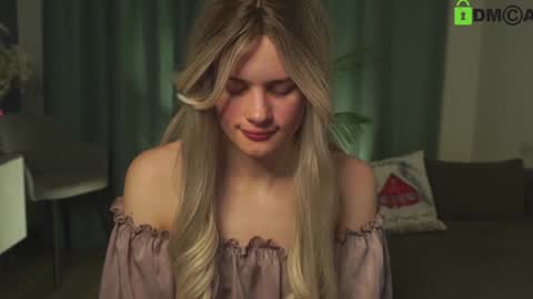 Snapshot of lizbethcoll chatting on 01-24-25, 04:28 Sunnheart online show from 01-24-25, 04:28