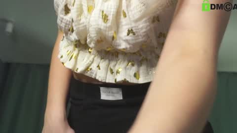 Snapshot of lizbethcoll chatting on 01-31-25, 04:17 Sunnheart online show from 01-31-25, 04:17