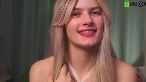 Snapshot of lizbethcoll chatting on 01-31-25, 10:21 Sunnheart online show from 01-31-25, 10:21