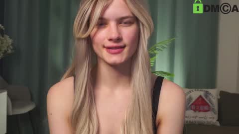 Snapshot of lizbethcoll chatting on 02-01-25, 08:26 Sunnheart online show from 02-01-25, 08:26