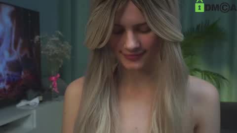 Snapshot of lizbethcoll chatting on 02-24-25, 07:52 Sunnheart online show from 02-24-25, 07:52