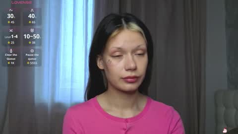 Snapshot of lizbethcoll chatting on 11-07-25, 08:03 Sunnheart online show from 11-07-25, 08:03