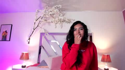 Snapshot of lizz_miller__ chatting on 05-28-26, 02:14 Lizz online show from 05-28-26, 02:14